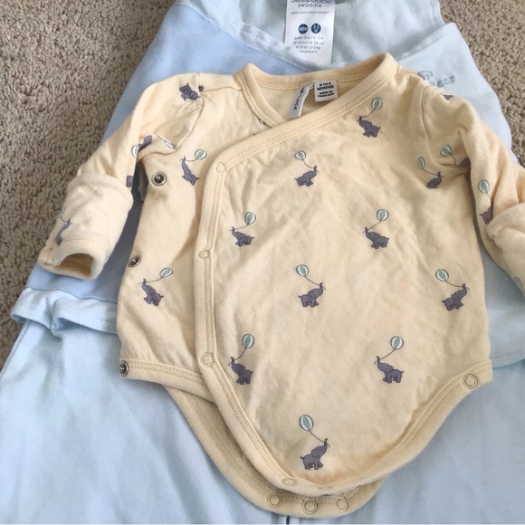 Halo SleepSack Swaddle Birth to 3 Months.
Janie and Jack set Birth to 3 Months. - Picture 6 of 11